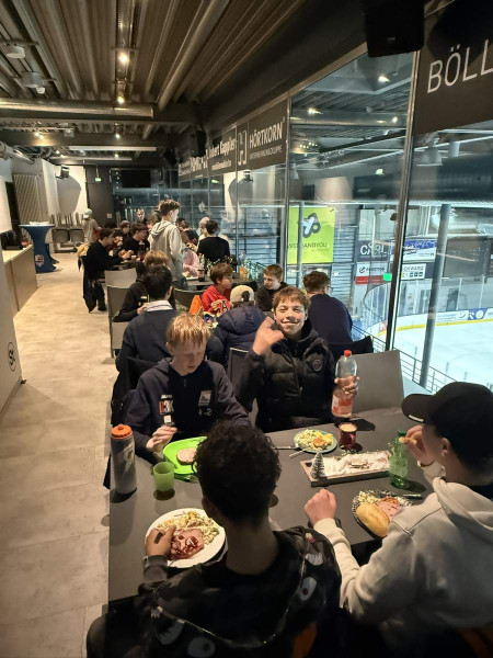u15 u17 HEC Weihnachtsfeier 2025 07